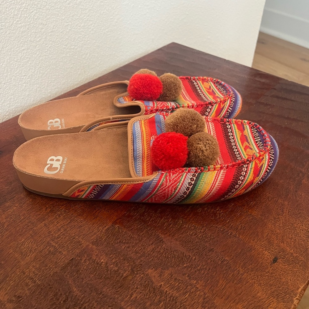 NWOT Gianni Bini Embroidered Aztec Pom Pom Mule Slides Multicolor boho Sz 11